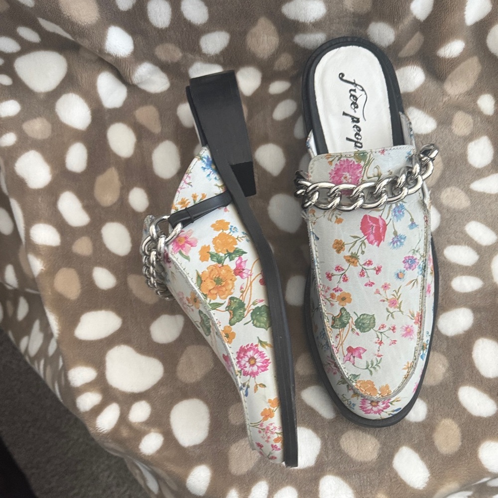 Free People Floral Chain-Trim Slip-On Mules - White with Pink & Green